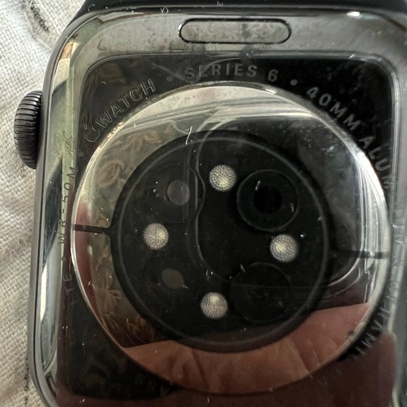 Apple Watch 6 40mm w/GPS+Cellular EUC - Picture 3 of 6